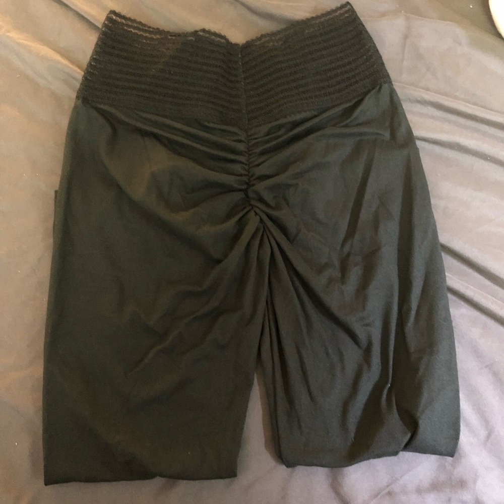 Cute booty lounge Never worn leggings with the scrunch booty